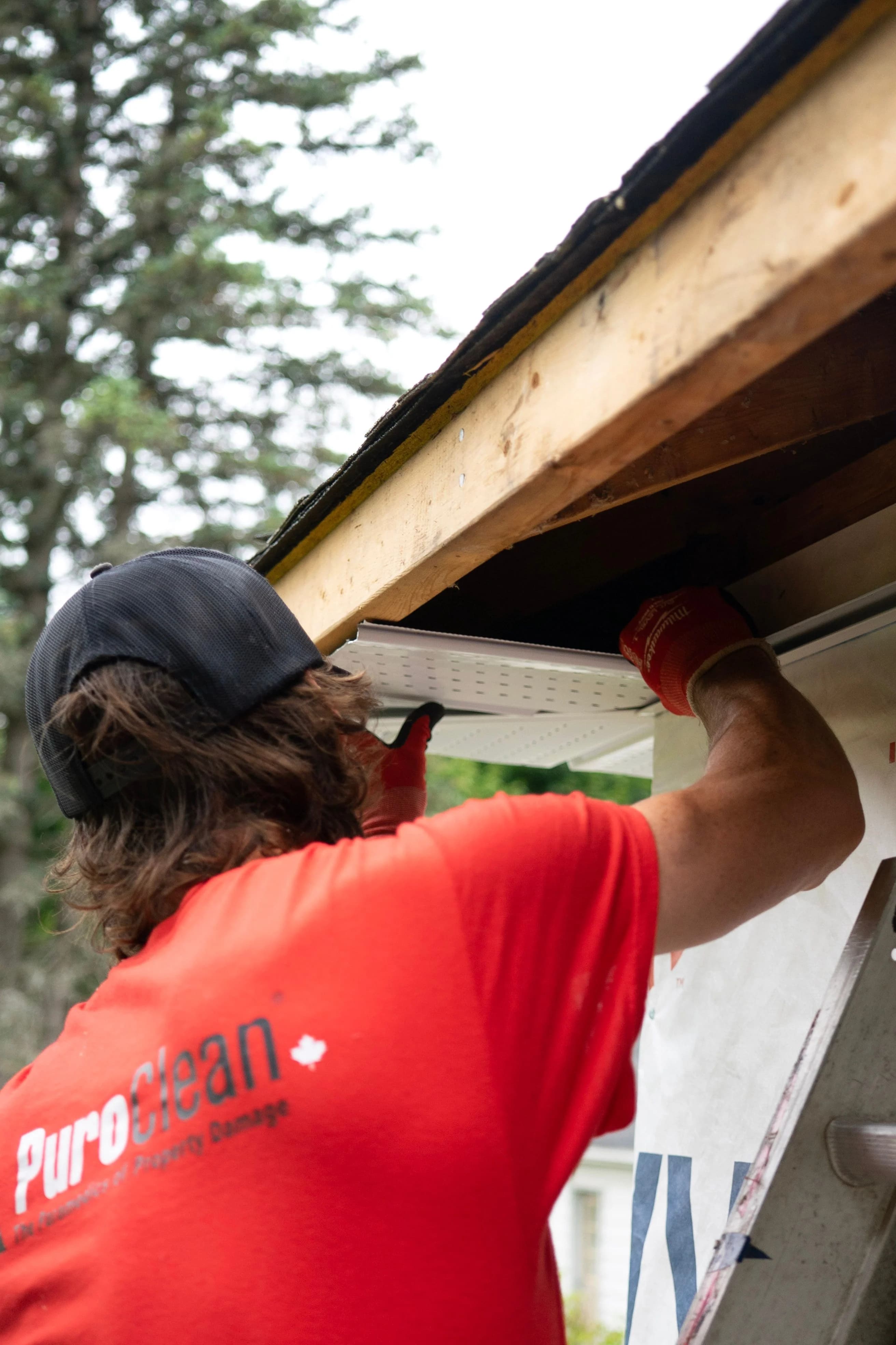 Gutter Cost: Installation, Cleaning, Guards, and Material Pricing