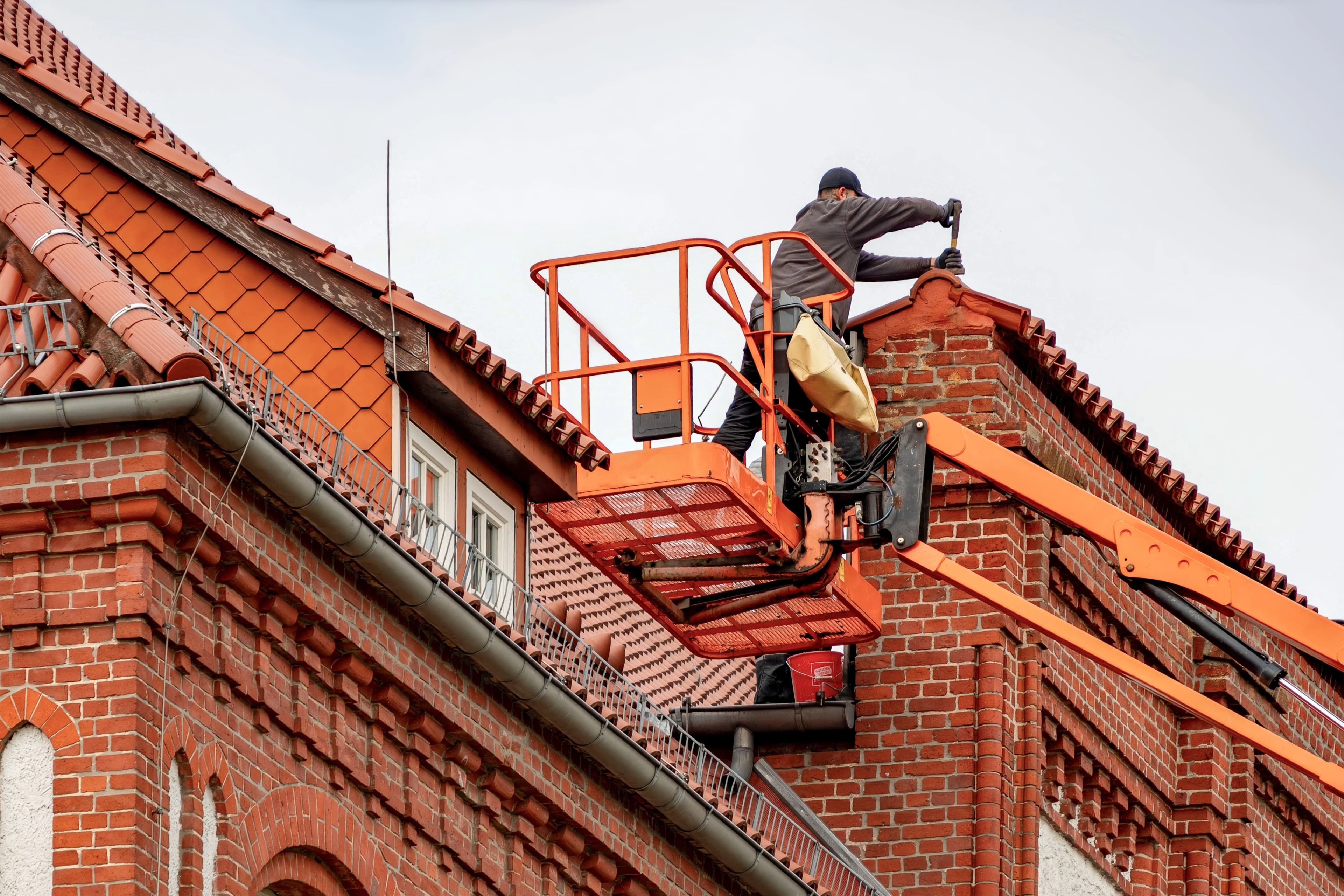 What Is Fascia on a House? Problems, Repair & Maintenance
