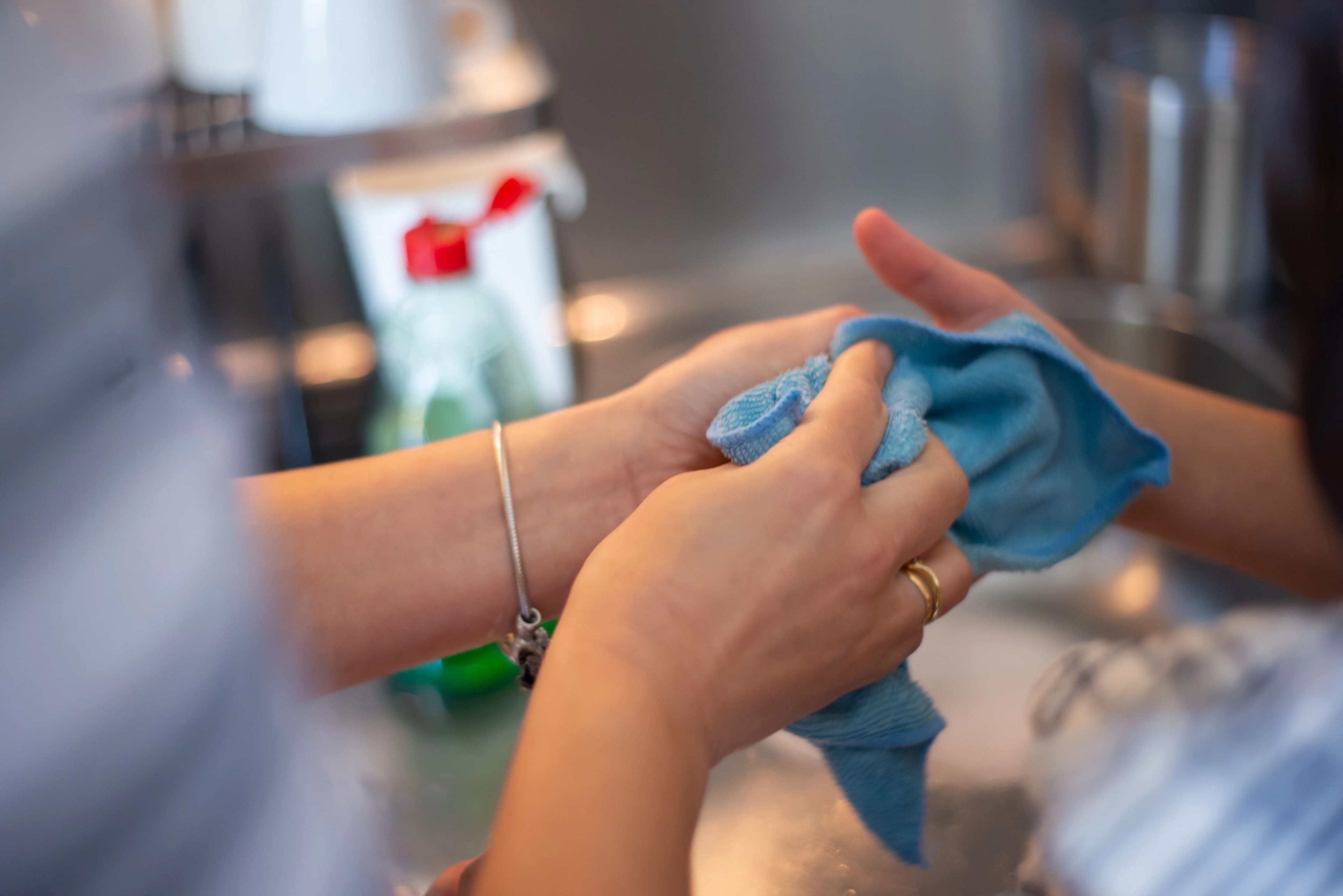 How to Clean an Electric Stove Top Safely
