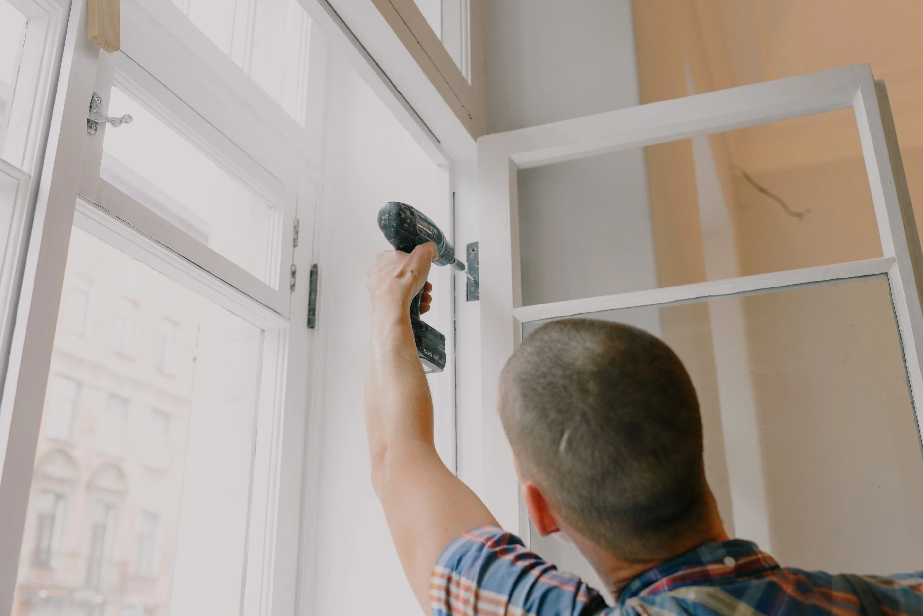 How to Remove Window Screens Safely